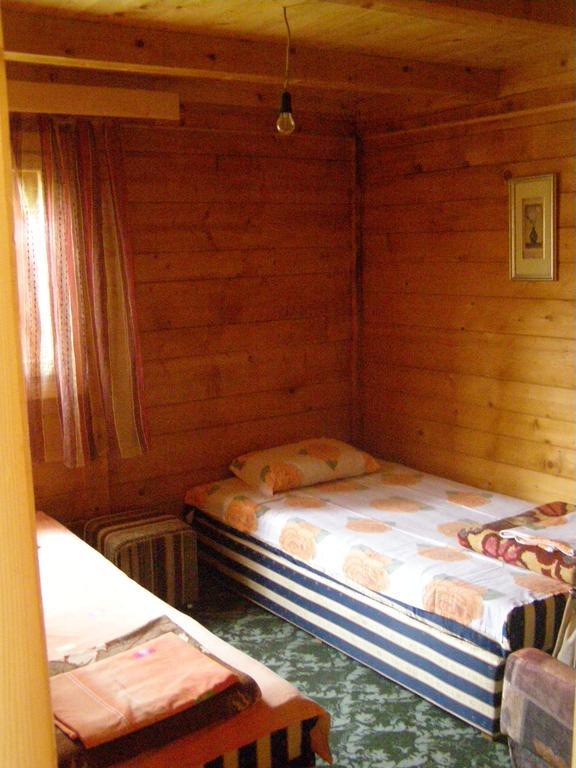 Guesthouse Kuzmanovic Guča Rum bild