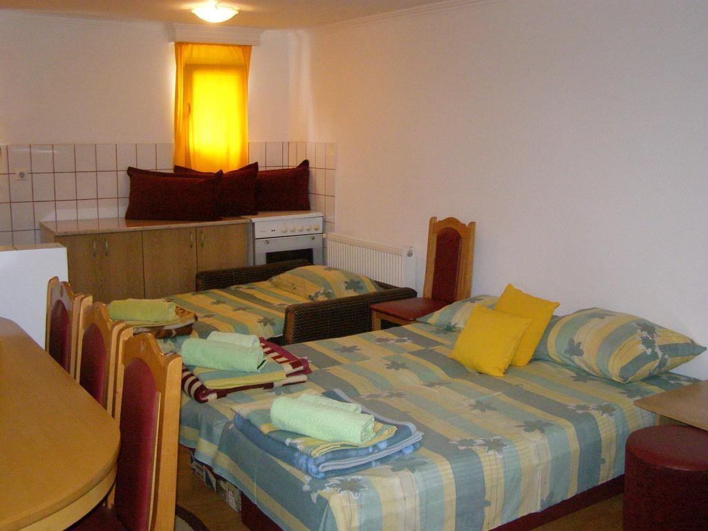 Guesthouse Kuzmanovic Guča Exteriör bild