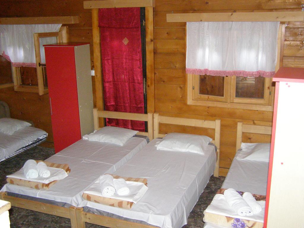 Guesthouse Kuzmanovic Guča Exteriör bild