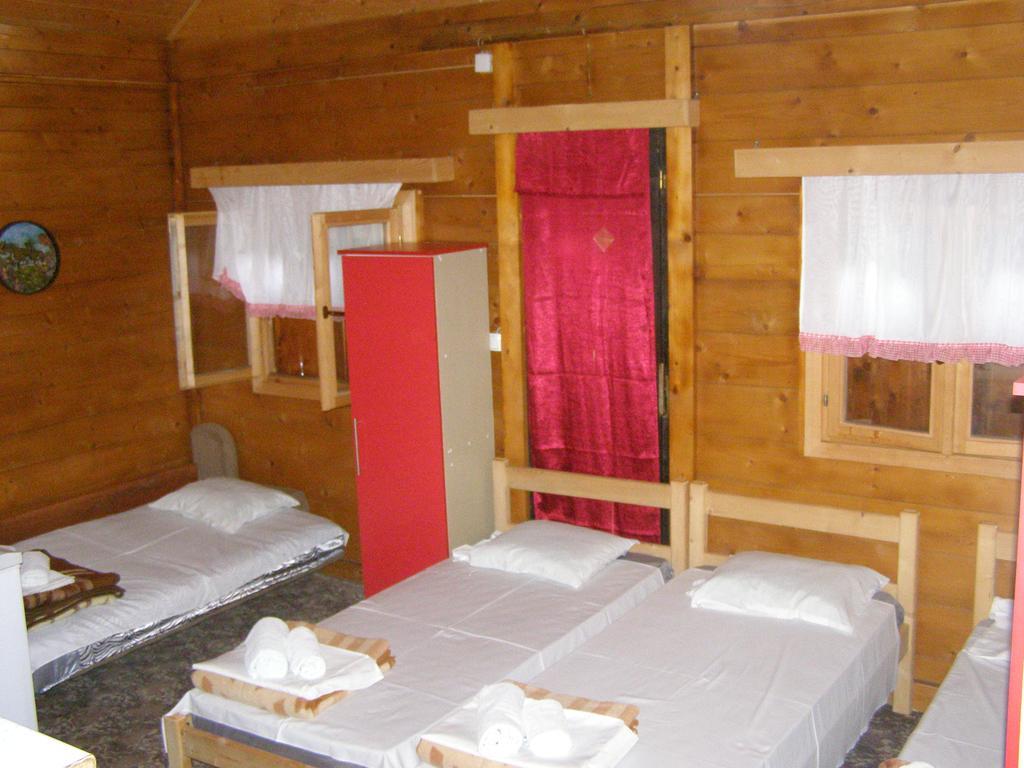 Guesthouse Kuzmanovic Guča Exteriör bild