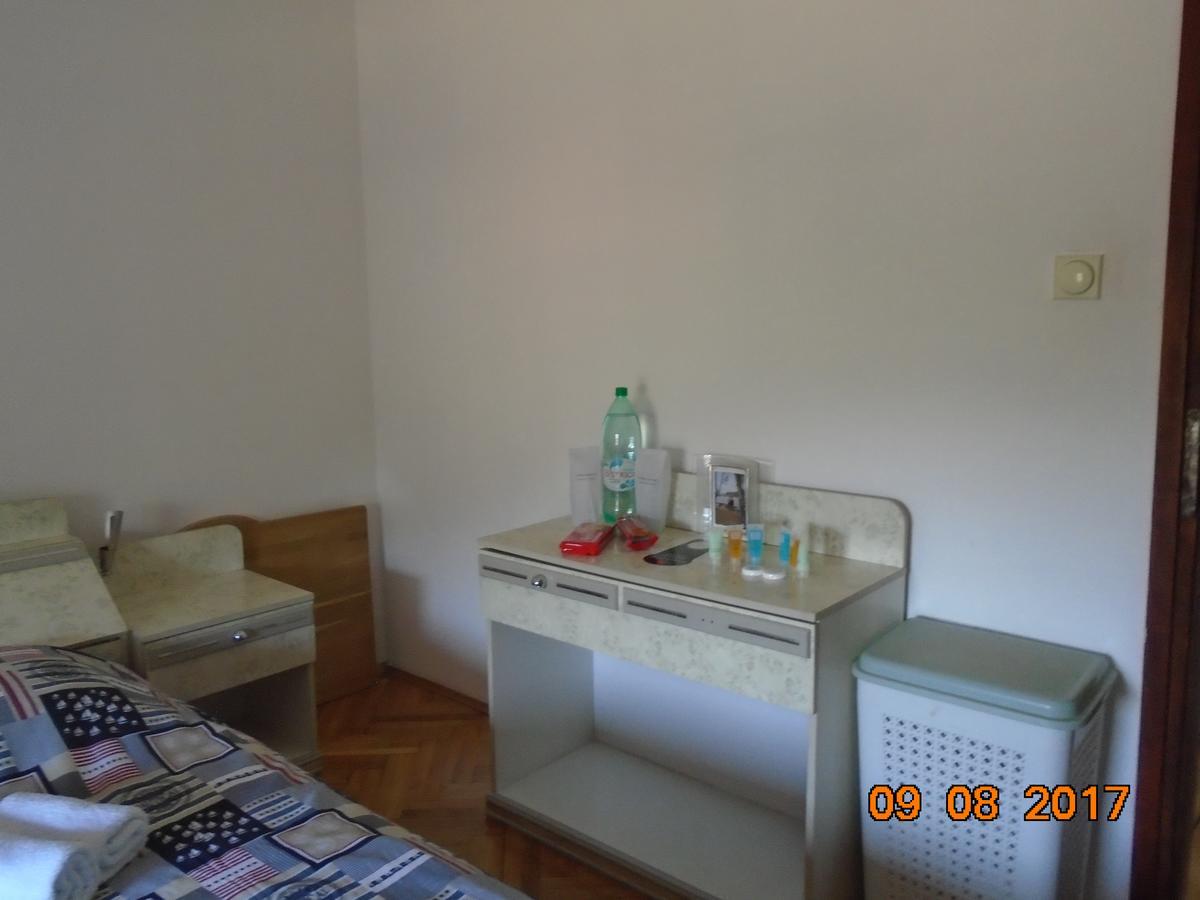 Guesthouse Kuzmanovic Guča Exteriör bild