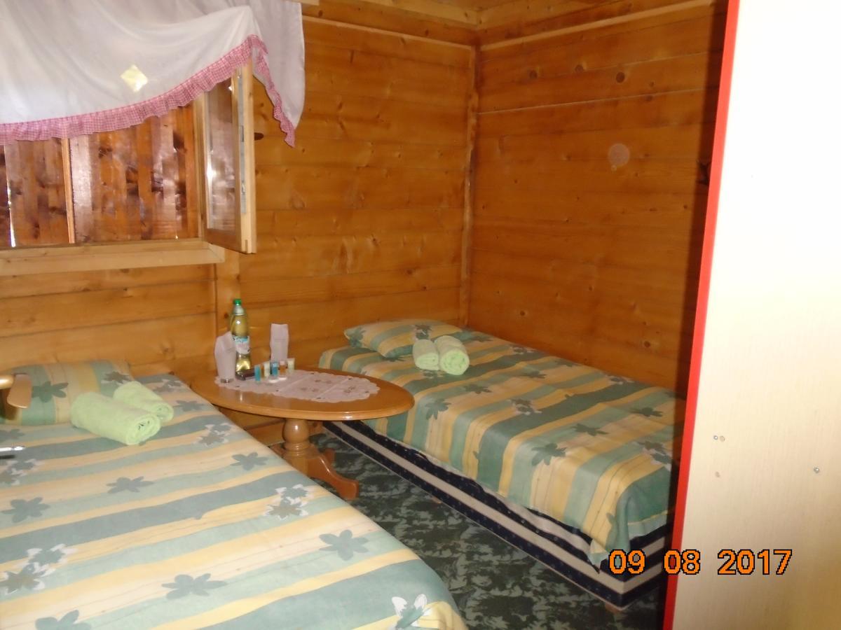 Guesthouse Kuzmanovic Guča Exteriör bild