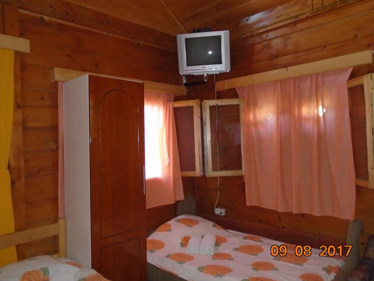 Guesthouse Kuzmanovic Guča Exteriör bild